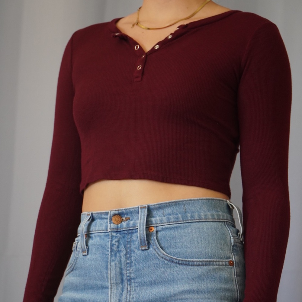 Cropped long sleeve top